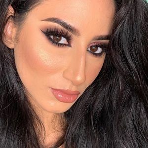 Meet your Posher, Amira